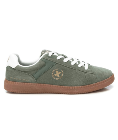 Detalle lateral de zapatillas XTI Kaki para hombre con logo dorado