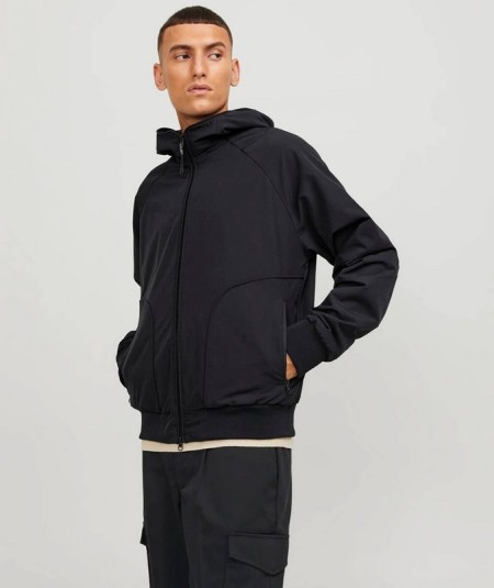 Chaqueta versátil con cierre de cremallera y estilo urbano