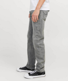 Jeans slim fit con bragueta de cremallera y acabado desgastado