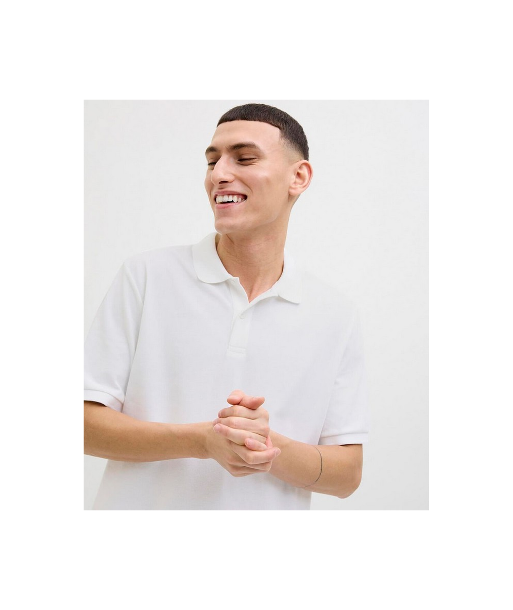 Polo color blanco  liso de manga corta para hombre con corte regular