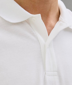 Camiseta tipo polo con botones y tejido mixto algodón-políester