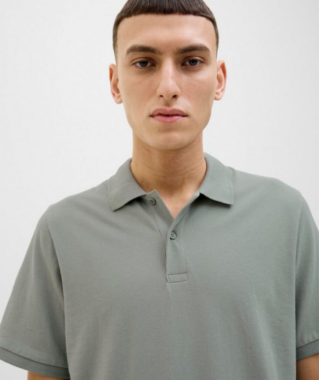 Camiseta tipo polo con botones y tejido mixto algodón-políester