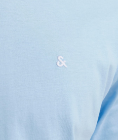 Camiseta minimalista de algodón con corte estándar