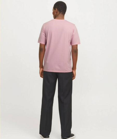 Camiseta básica color rosa corte estandar