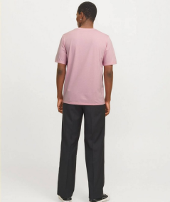 Camiseta básica color rosa corte estandar