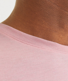 Camiseta cuello redondo para hombre color rosada 