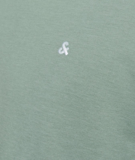 Camiseta con Logo Jack and jones pequeño bordado 