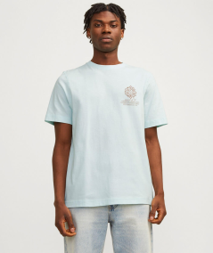 Camiseta versátil de estilo urbano con corte wide