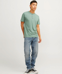 Camiseta color verde casual de algodón con cierre de botones y corte regular