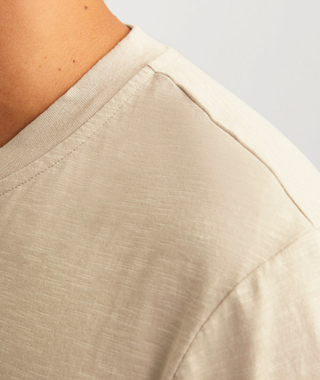 Camiseta moderna y versátil con cuello estilo mao, tacto suave
