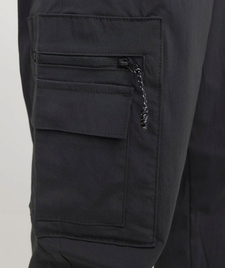 Pantalón cargo gris y negro ideal para look casual color negro