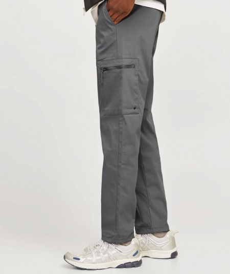 Pantalón cargo de ajuste relajado con bolsillos laterales color gris