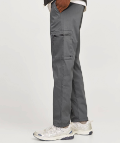 Pantalón cargo de ajuste relajado con bolsillos laterales color gris