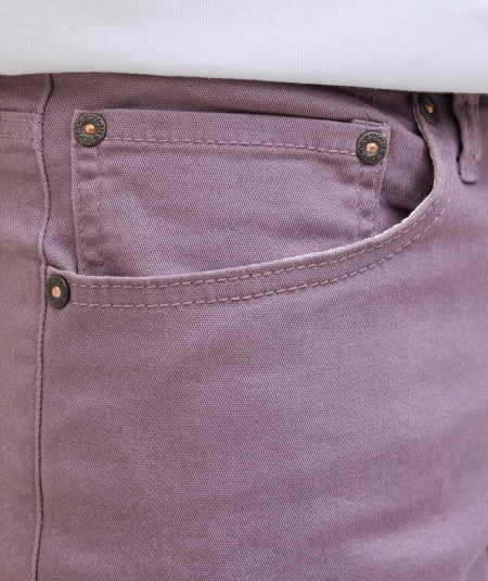 Bermuda comoda para hombre con bolsillos color malva