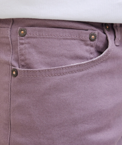 Bermuda comoda para hombre con bolsillos color malva