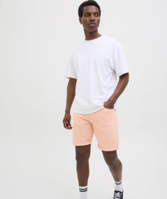 Shorts de hombre con efecto sobreteñido y acabado desgastado color rosa