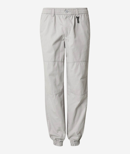 Pantalón casual para hombre con ajuste tapered y cierre de cremallera.