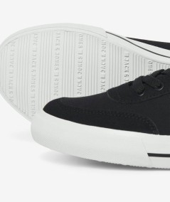 Zapatillas de estilo casual con interior en contraste y punta redonda.