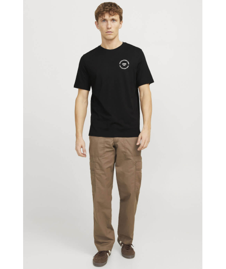 Camiseta de hombre con tejido suave y diseño minimalista.