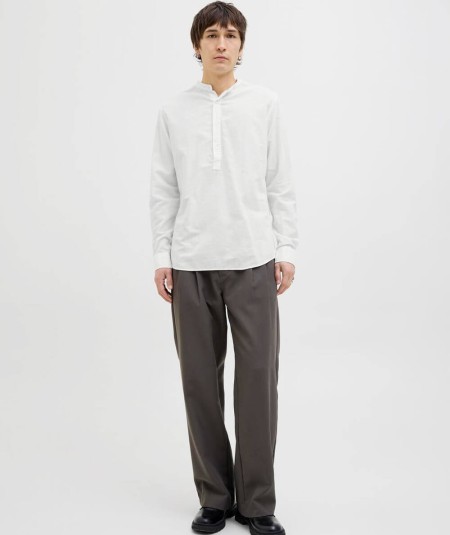 Camisa Jack & Jones con tejido resistente y acabado con sutil brillo.