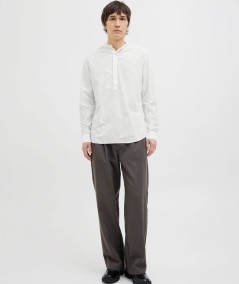Camisa Jack & Jones con tejido resistente y acabado con sutil brillo.