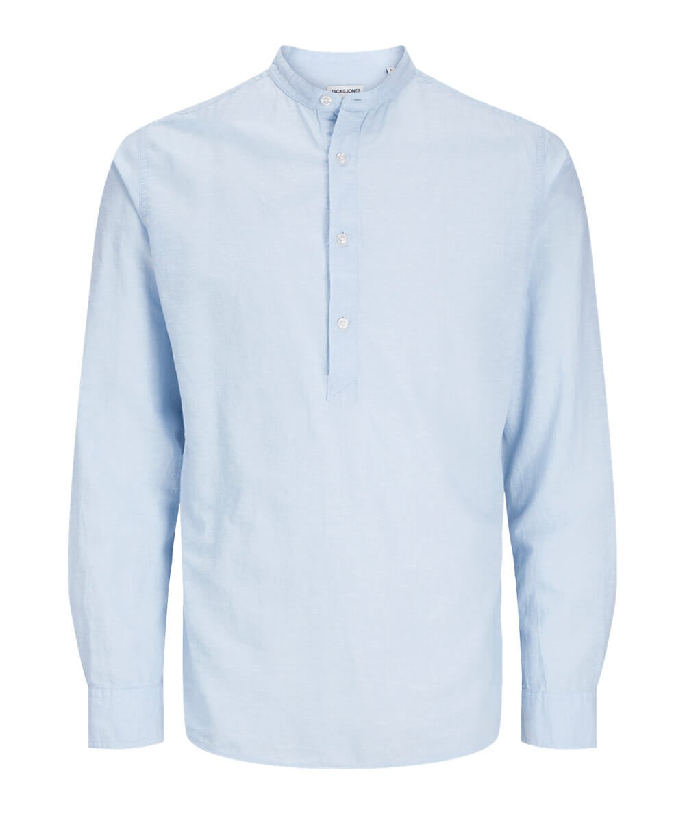 Camisa de popelina con ajuste slim fit y diseño atemporal.