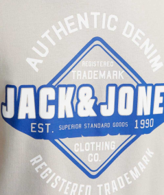 Camiseta ideal para combinar con jeans, joggers o bermudas