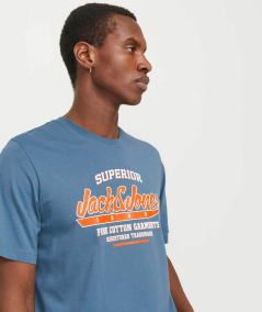 Camiseta Jack & Jones con diseño clásico y versátil