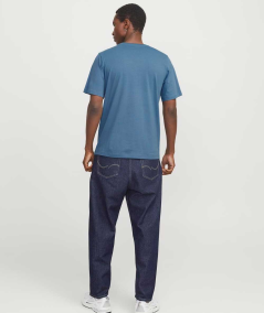 Camiseta Jack & Jones moderna con un estilo simple y versátil