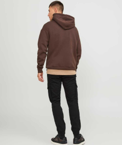 Pantalones cargo slim Jack & Jones negros, con cierre de cremallera y corte moderno para un estilo casual o elegante
