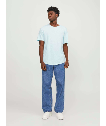 Camiseta para hombre en azul agua, confeccionada en algodón sostenible, perfecta para cualquier ocasión