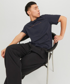 Camiseta urbana de algodón marino para hombre, ideal para combinar con jeans o joggers