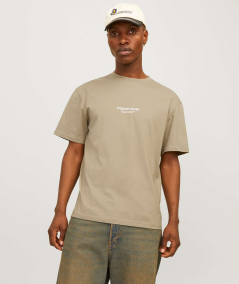 Camiseta Jack & Jones con diseño minimalista y tejido de algodón transpirable en color tosta