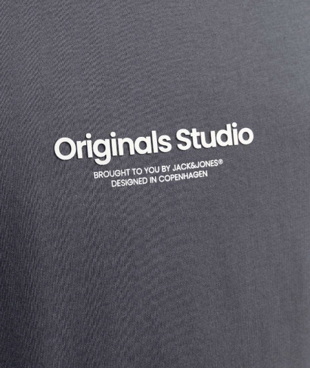 Camiseta moderna Jack & Jones con estampado tridimensional en relieve y ajuste relajado para un look desenfadado