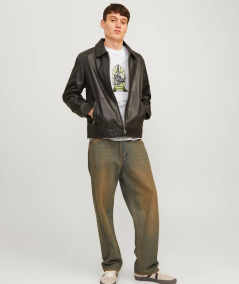 Camiseta de hombre Jack & Jones con estampado moderno.