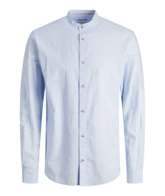 Camisa versátil ideal para estilos casuales o formales.

