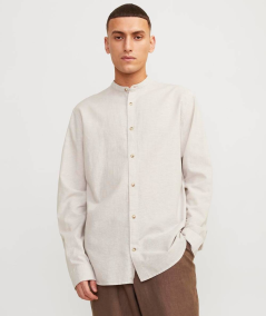 Camisa comfort fit de Jack & Jones con cierre de botones.