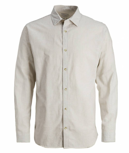 Camisa con cuello clásico y puños abotonados.