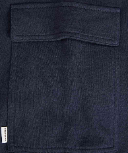 Pantalón chándal casual con múltiples bolsillos.