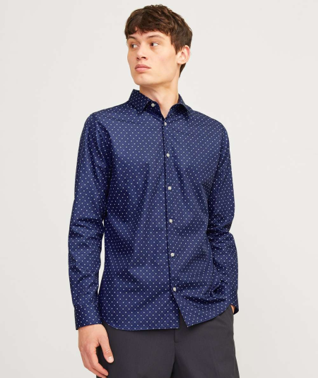 Camisa elegante Jack & Jones color marino, con cuello clásico y manga larga, perfecta para un look sofisticado