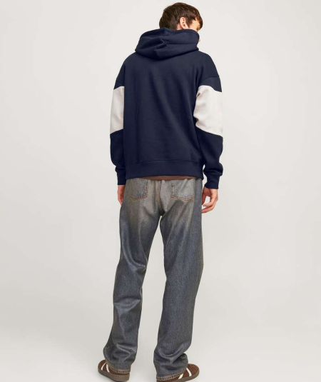 Sudadera azul navy Jack & Jones, perfecta para días relajados, con estampado suave y corte amplio para un estilo cómodo
