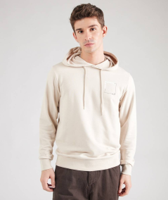 Sudadera beige con capucha ajustable, estampado con logo frontal, confeccionada en felpa ligera para un estilo cómodo y moderno