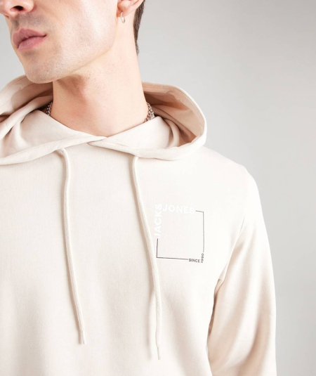 Sudadera Jack & Jones beige con capucha ajustable, logo estampado en el pecho, puños acanalados y ajuste regular para máxima co