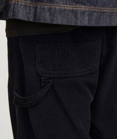 Pantalón negro de pana para looks modernos y urbanos