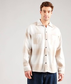 Camisa de cuadros con cuello inglés y bolsillo en el pecho