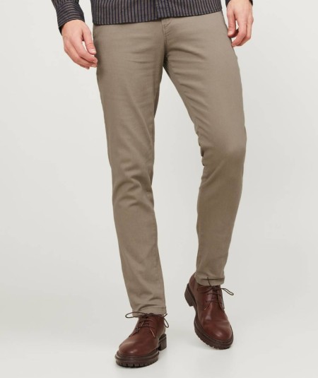 Chinos slim fit elegantes perfectos para oficina o casual