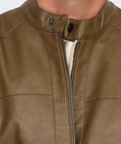 Chaqueta de poliéster con cierre doble cremallera y botones
