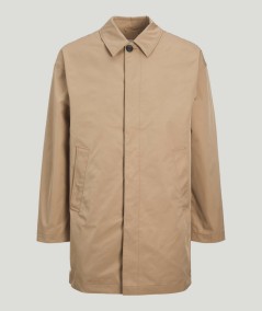 Chaqueta tipo gabardina con cuello italiano y cierre de botones
