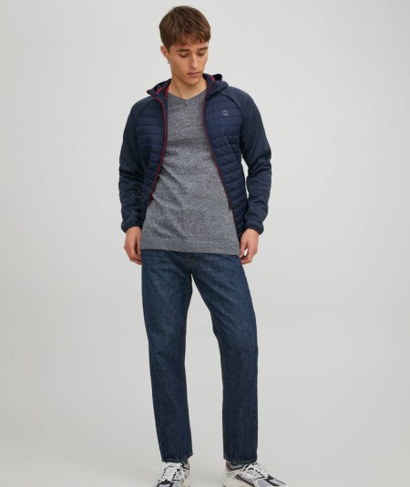 Jersey cuello V Jack & Jones elegante y cómodo para diario