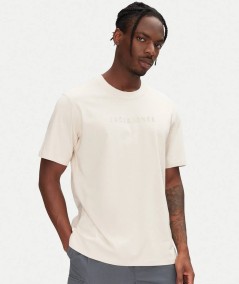 Camiseta color crudo Jack & Jones para hombre, ideal para días cálidos.